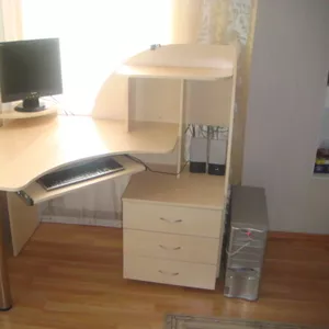 Комьютерный стол продам