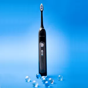 Черная зубная щетка Revyline RL 010 для повседневной чистки