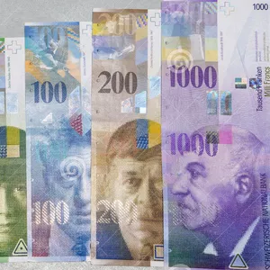 Куплю,  обмен старые Швейцарские франки,  бумажные Английские фунты стер